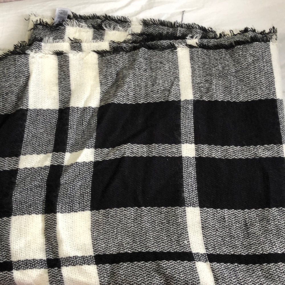 Knitted scarf